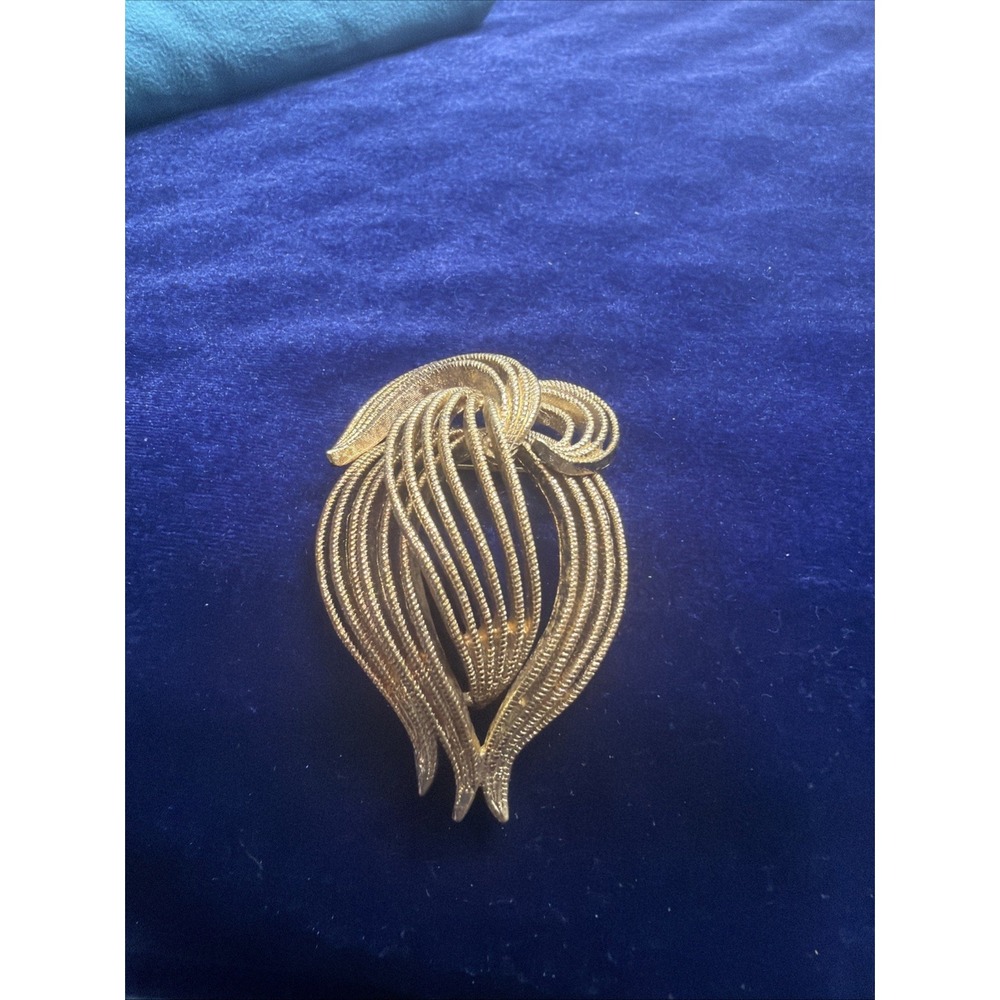 Vintage Designer Signed Monet Cordelia Gold Tone Brooch Pin